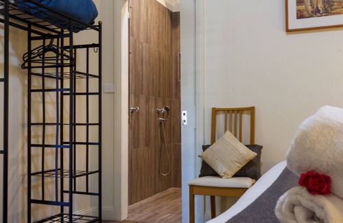 Daylesford House | Brindabella Lake View Family Home King Beds Ensuites
