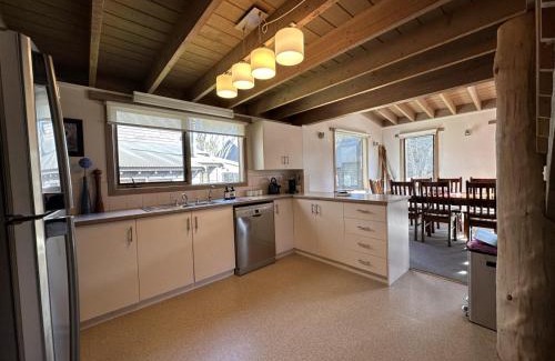 Dinner Plain Ski Chalet | Brindabella Chalet alpine-getaways