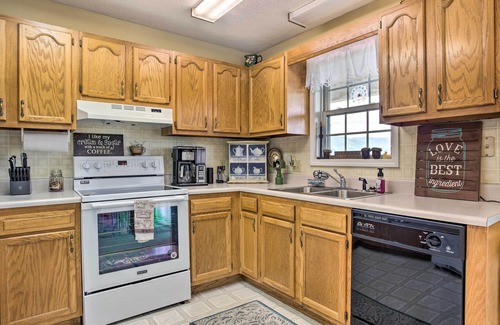 Burnsville Cottage | Bring a Pet: Cozy Burnsville Cottage w/Fire Pit!