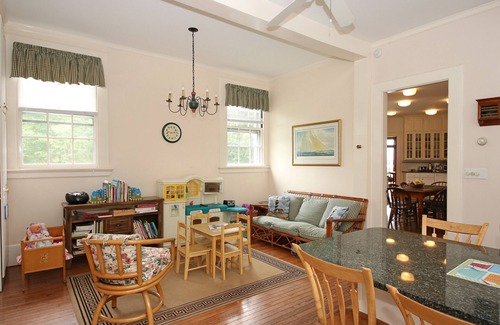 Saunderstown House | Bring Entire Family for Fun