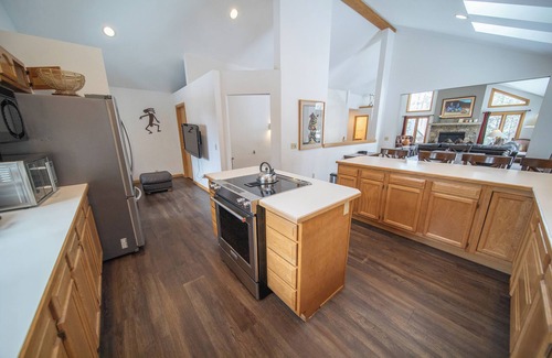 Keystone House | Bring the Dogs(fees apply) Private hot tub, large deck