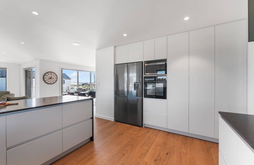 Wharewaka House | Bring the toys - modern home
