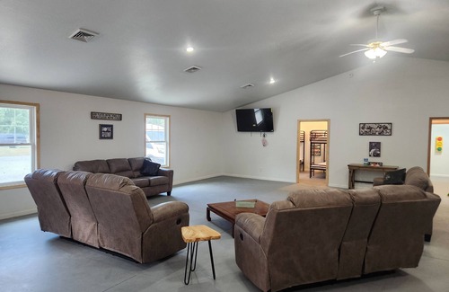 Mattoon House | Bring The Whole Crew, We've Got Room!