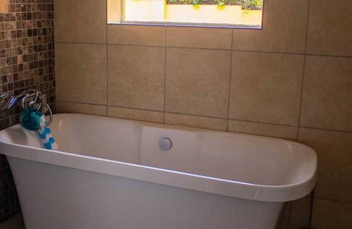 Lombardy East House | Bring the whole family to this spacious 4-bedroom house that sleeps 8.
