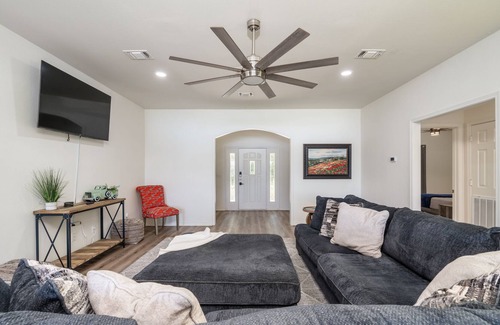 Lake Catherine House | Bring the whole family to this great place with lots of room for fun. The five bedroom, 2.5 bathroom