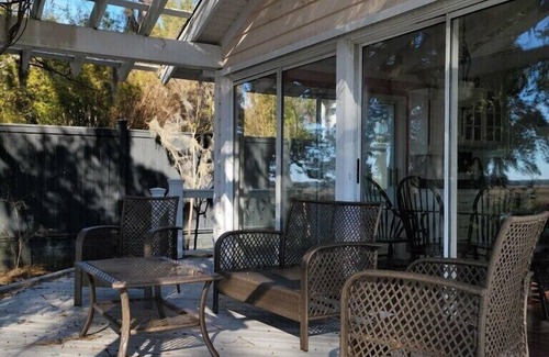 Beaufort House | Bring your boat and bask on your own dock on Broomfield Creek.