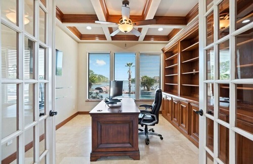 Montgomery House | Bring Your Boat! Luxe Lakefront ☀Pool☀Hot Tub☀Dock ☀ Close to Restaurants