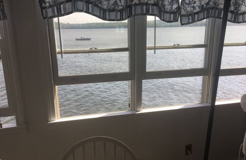 Laconia House | BRING YOUR BOATS WATERFRONT FAMILY COMPOUND SLEEPING 6-12