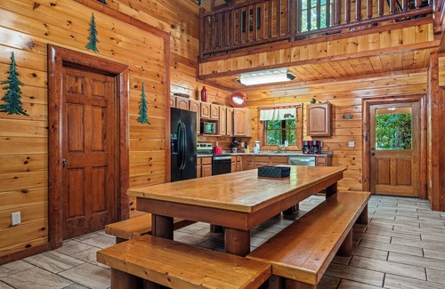 Cosby Cabin | Bring your dog and Family! Heated Indoor Pool
