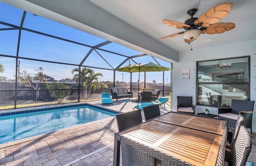 Mariner House | Bring your pet and enjoy the heated pool