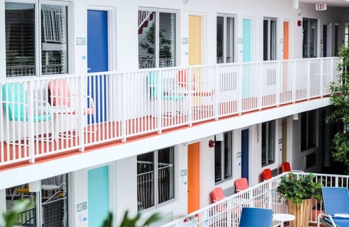 North Beach House | Bring Your Photo Club on an Art Deco Tour! 3 Units w/Kitchenette! Onsite Pool!