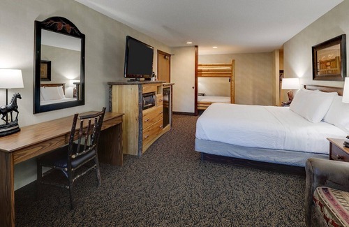Johnston Hotel | Bringing the Pack? Expanded King Bunk Bed Suite, Stoney Creek Johnston | 2 Units