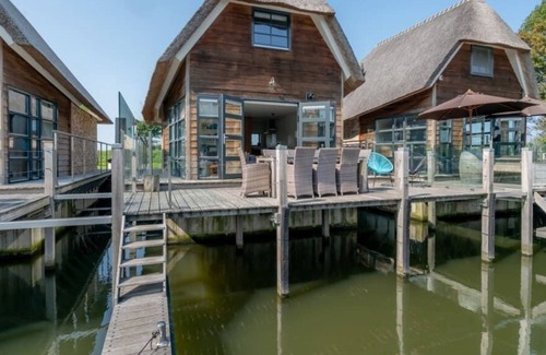 De Heen House | Bringing your kids' friends along? No problem, this water villa has a real kids corner.