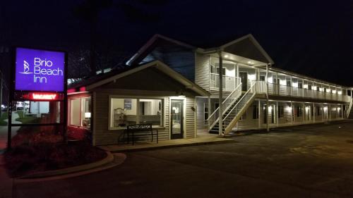 Traverse City Hotel | Brio Beach Inn