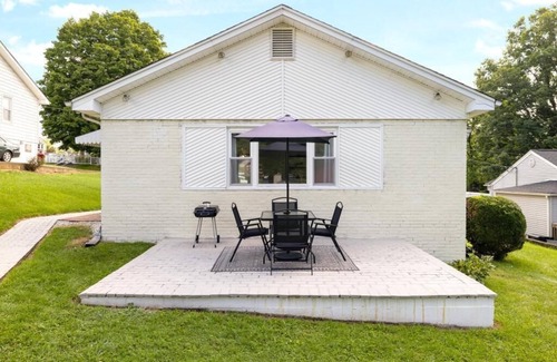 Bristol House | Bristol Boheme home 5 mins from Casino & Downtown