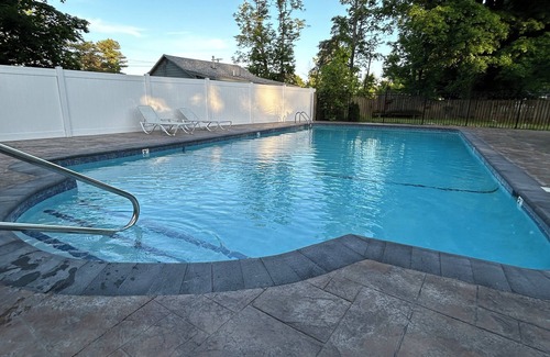 Geneva-on-the-Lake Cottage | Bristol Cottage at Tiffany's Cottages! New In-Ground Pool, Night Life, GOTL Lake