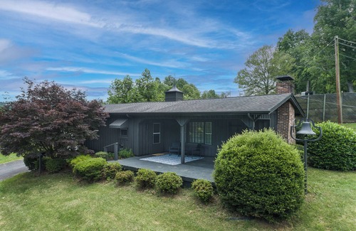 Bristol House | Bristol Home Minutes to Downtown & Holston Lake