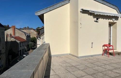 Neris-les-Bains Apartment | Bristol Manor N20 terrasse cuisine et chambre