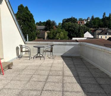 Neris-les-Bains Apartment | Bristol Manor N20 terrasse cuisine et chambre