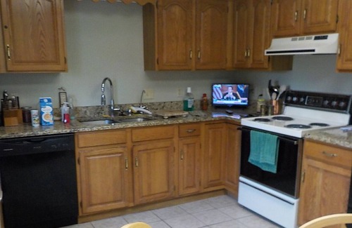 Bluff City Cabin | Bristol Party Lodge sleeps 21 and includes a large Party Hall w/ seating for 40