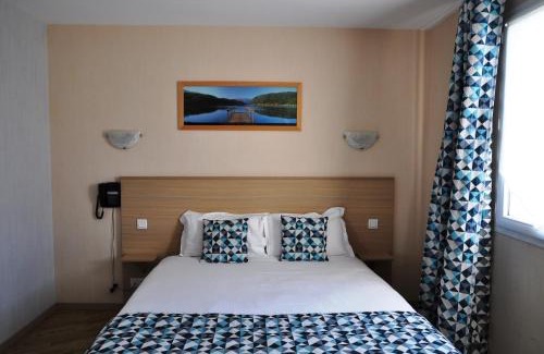 Saint-Andre-de-la-Marche Hotel | Brit Hotel Confort Azur Cholet Nord