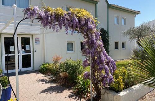 Salon-de-Provence Hotel | Brit Hotel Salon de Provence