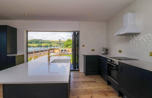 Dartmouth Cottage | BRITANNIA CROSSINGS COTTAGE, family friendly in Dartmouth