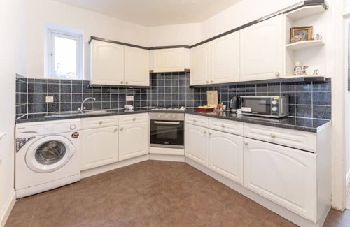 Golders Green Apartment | British Character in Golders Green. ground floor. 20min to oxford st.