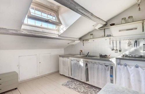 Rione XVIII Castro Pretorio Apartment | British Embassy Terrace Apartment