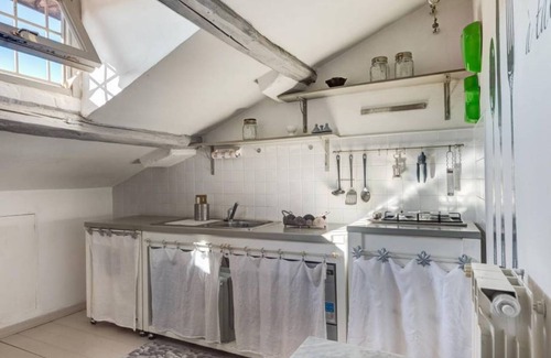 Rione XVIII Castro Pretorio Apartment | British Embassy Terrace Apartment