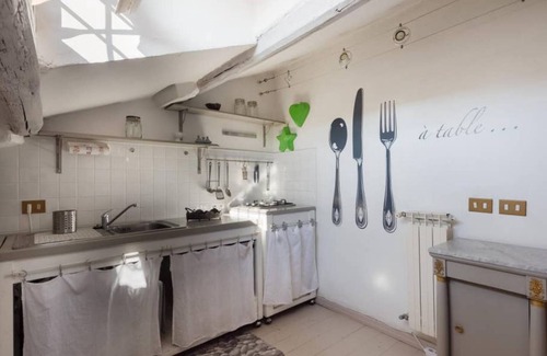 Rione XVIII Castro Pretorio Apartment | British Embassy Terrace Apartment