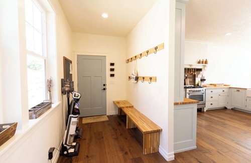 Sherwood Hills House | British style Farmhouse inthe foothills of Provo. Beautiful home. 7 bedrooms.