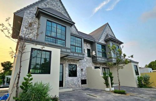 Na Chom Thian Villa | Brittany Private Pool Villa-Pattaya