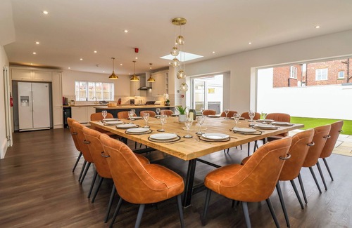 Bridlington Old Town Cottage | BROAD BAY LODGE, family friendly, with hot tub in Bridlington