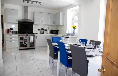 Hele House | Broad Park Villa - 4 Bed-Sleeps 8-TJS4BPV