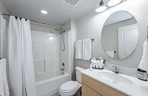 Monroe Ward Apartment | Broad Street Historic - Walk to restaurants/bars