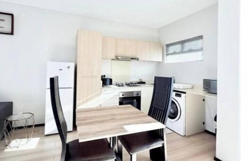 Greater Johannesburg Metropolitan Area Apartment | Broadacres Apartment - Full kitchen, with strong Wi Fi