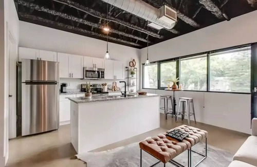 TMAG Thompson LN - Murfreesboro Rd Condo | Broadway Booze N' Snooze