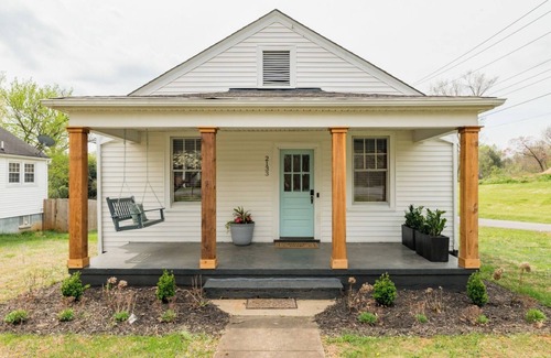 Lynchburg House | Broadway Bungalow - UoL 1m, LU 6m, Downtown 4m