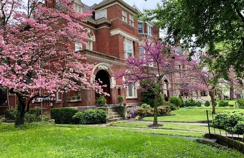 Northside District House | Broadway Gardens-Walk to Downtown