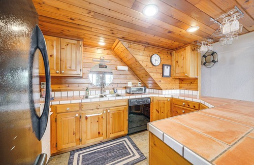 Broken Bow House | Broken Bow Escape w/Mountain Views & Pool Access!