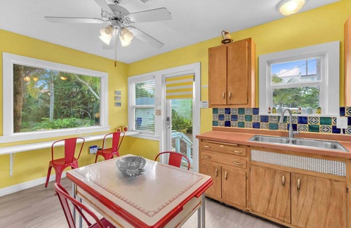 Tarpon River House | Bromeliad Bungalow - Downtown Cottage