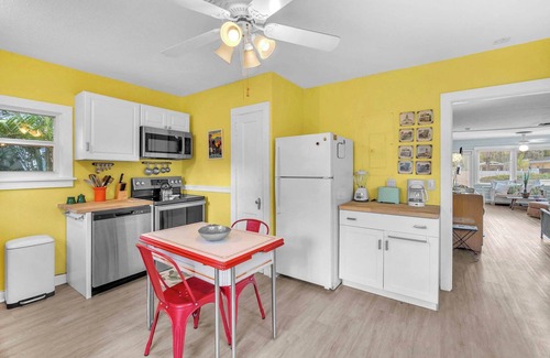 Tarpon River House | Bromeliad Bungalow - Downtown Cottage