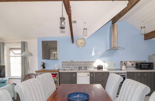 Llanfairfechan Cottage | BRON RALLT NEWYDD, pet friendly, with open fire in Llanfairfechan