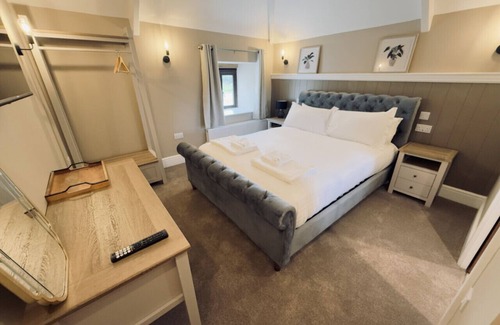Fivelanes Apartment | Bronn Ewhella - Rising Sun Inn