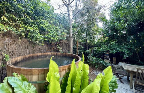 Bronte House | Bronte Garden Oasis ~ Hot Tub & Rooftop Garden