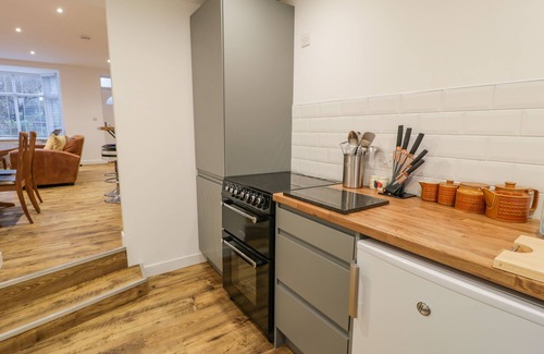 Llanbedr Cottage | BRONWEN HOUSE, pet friendly, character holiday cottage in Llanbedr