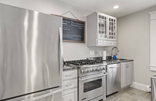 West Dover Hotel | Brook Bound Inn - Main Lodge-Two Bedroom Suite w/pullout & Kitchenette-Room 102n