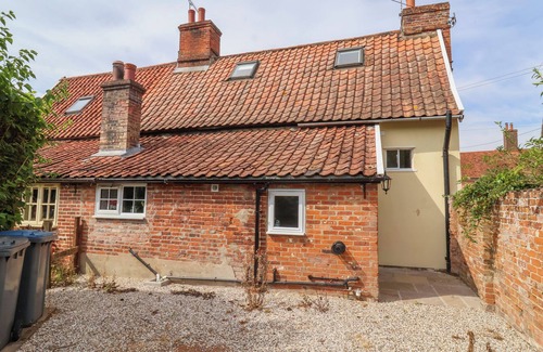 Saxmundham Cottage | BROOK COTTAGE, pet friendly, character holiday cottage in Peasenhall