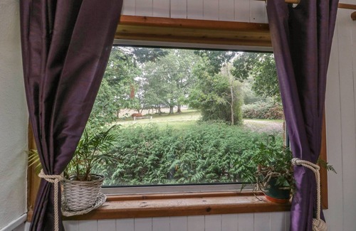 New Forest District Cottage | BROOK FARM, pet friendly, country holiday cottage in Ringwood